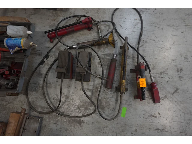 Partij diverse hydraulische pompen en toebehoren - afbeelding 1 van  6