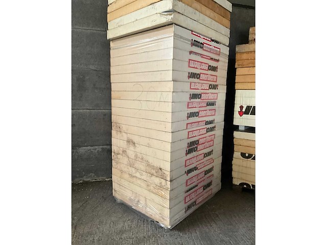 Partij diverse iko isolatie panelen 10 cm dik (30 m2) - afbeelding 1 van  3