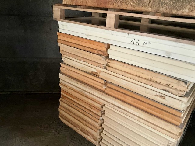 Partij diverse iko isolatie panelen 10 cm tand en groef (16 m2) - afbeelding 2 van  3