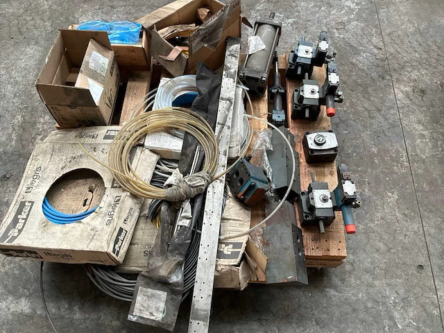 Partij diverse industriële componenten - afbeelding 5 van  8