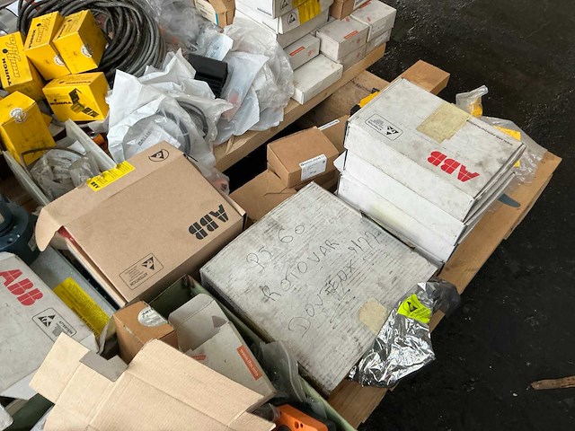 Partij diverse industriële elektro - afbeelding 13 van  18