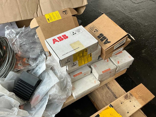 Partij diverse industriële elektro - afbeelding 16 van  18