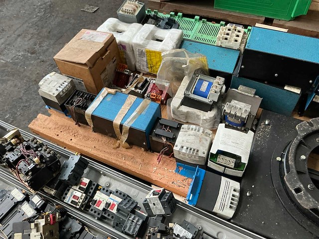 Partij diverse industriële elektro - afbeelding 4 van  16