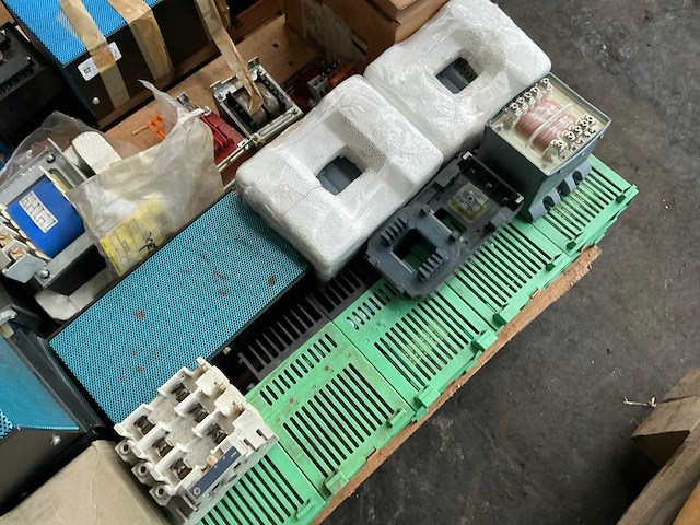 Partij diverse industriële elektro - afbeelding 8 van  16