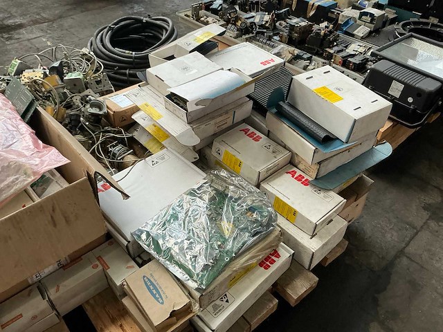 Partij diverse industriële elektro - afbeelding 15 van  16