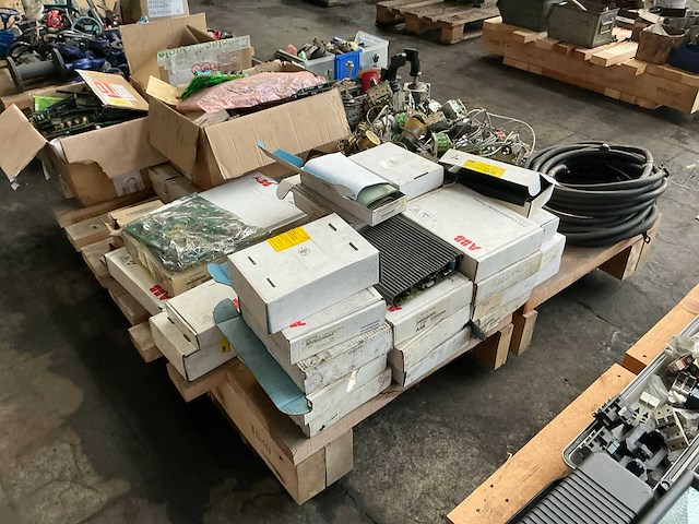 Partij diverse industriële elektro - afbeelding 16 van  16