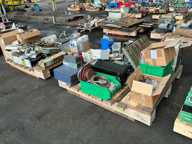 Partij diverse industriële elektro - afbeelding 1 van  17