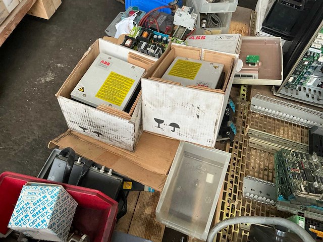 Partij diverse industriële elektro - afbeelding 14 van  17