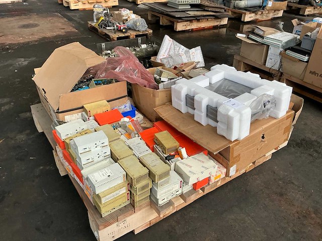 Partij diverse industriële elektro - afbeelding 1 van  5