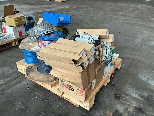 Partij diverse industriële elektro - afbeelding 1 van  9