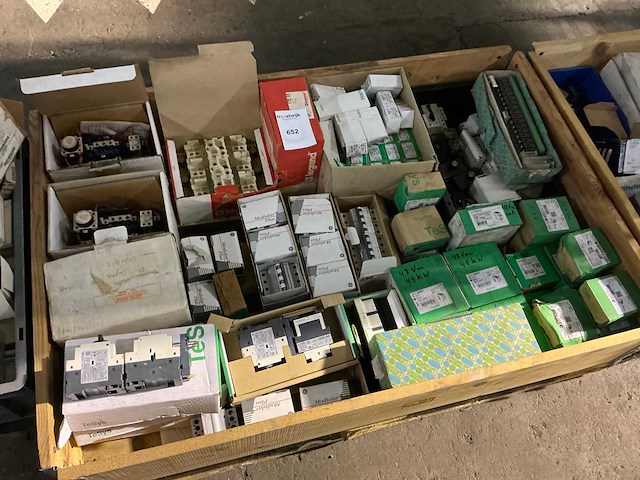 Partij diverse industriële elektro - afbeelding 1 van  10