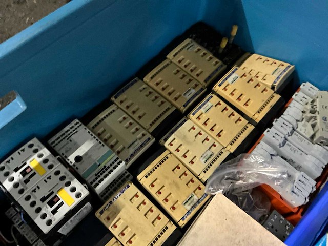 Partij diverse industriële elektro - afbeelding 4 van  7