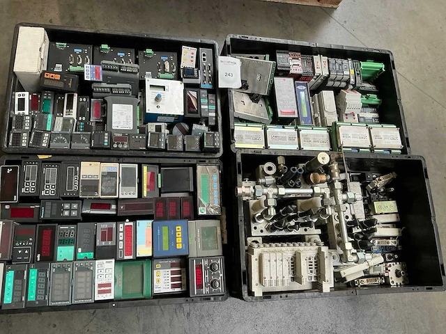 Partij diverse industriële elektrotechniek & pneumatiek - afbeelding 1 van  12