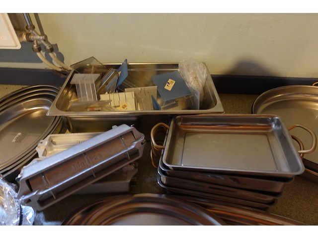 Partij diverse inox schalen/braadslede - afbeelding 4 van  5