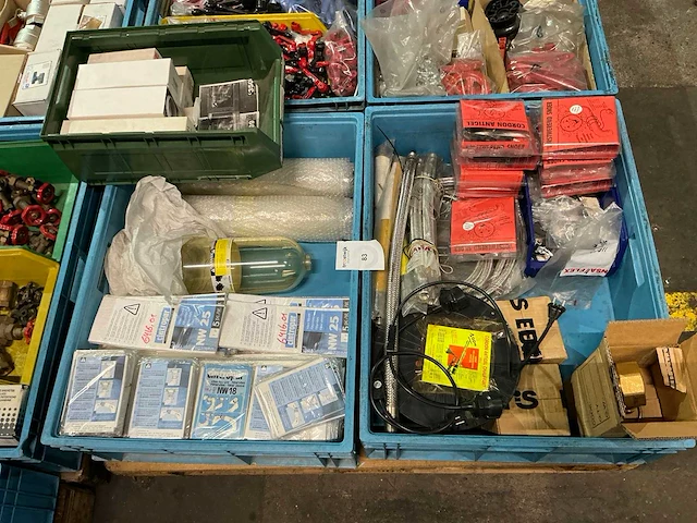 Partij diverse installatie materialen - afbeelding 1 van  10