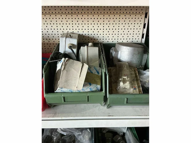 Partij diverse installatiematerialen en fittingen - afbeelding 9 van  9