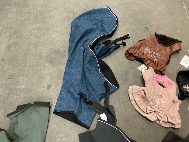 Partij diverse jumpers en body’s voor honden - afbeelding 7 van  11