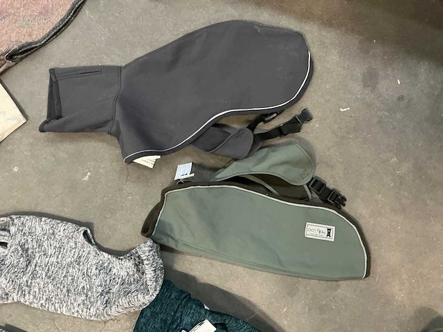 Partij diverse jumpers en body’s voor honden - afbeelding 7 van  10