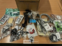 Partij diverse kabels pc smartphone etc - afbeelding 1 van  7