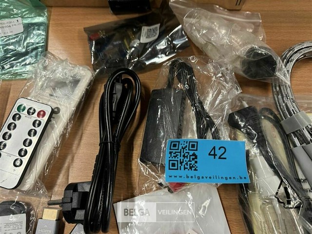Partij diverse kabels pc smartphone etc - afbeelding 2 van  7