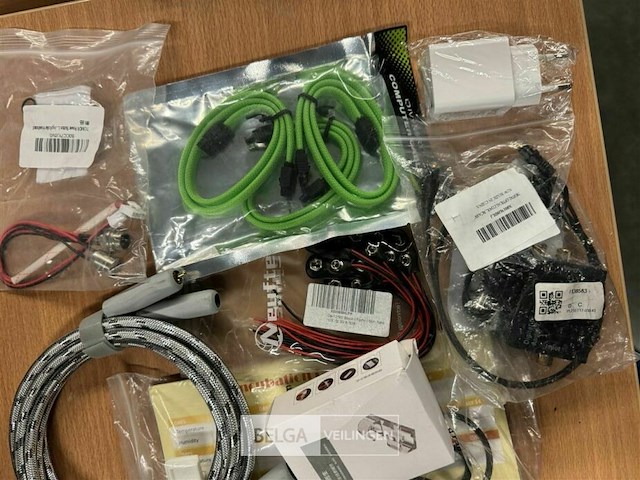 Partij diverse kabels pc smartphone etc - afbeelding 4 van  7