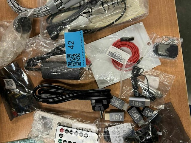 Partij diverse kabels pc smartphone etc - afbeelding 6 van  7