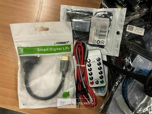 Partij diverse kabels pc smartphone etc - afbeelding 10 van  10