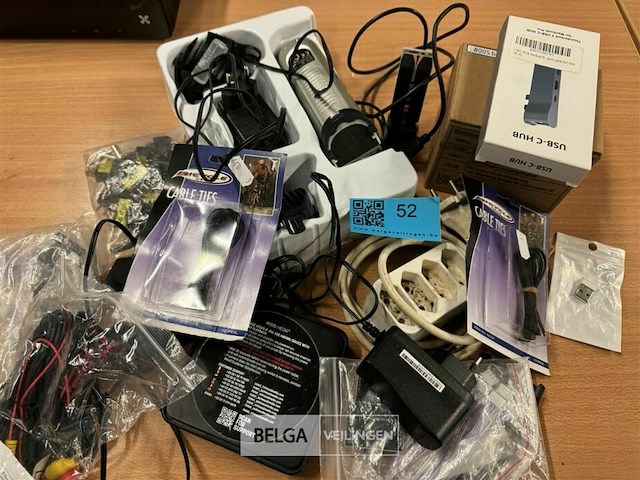 Partij diverse kabels pc smartphone etc - afbeelding 1 van  6