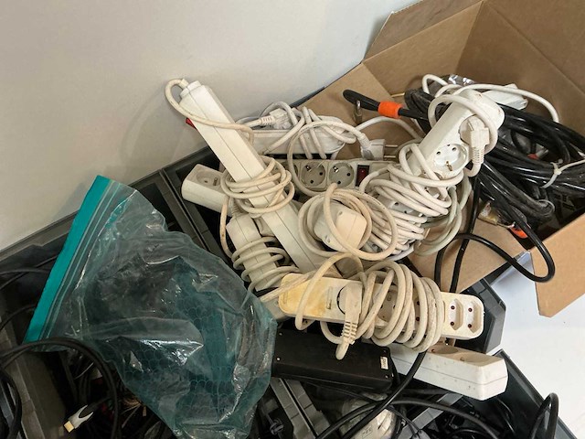 Partij diverse kabels voor audio en computer - afbeelding 6 van  12