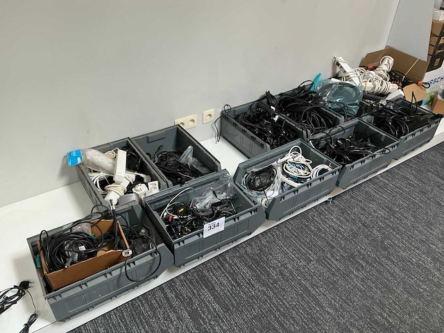 Partij diverse kabels voor audio en computer - afbeelding 1 van  12