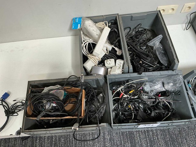 Partij diverse kabels voor audio en computer - afbeelding 7 van  12