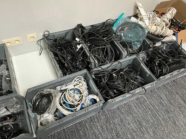 Partij diverse kabels voor audio en computer - afbeelding 10 van  12