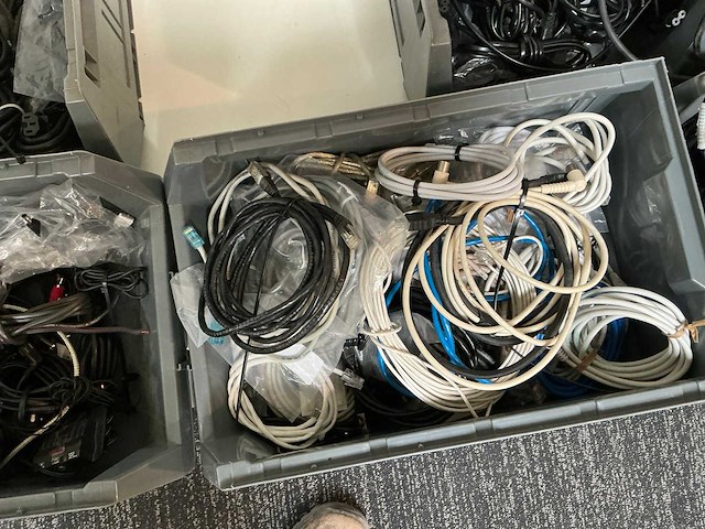 Partij diverse kabels voor audio en computer - afbeelding 11 van  12