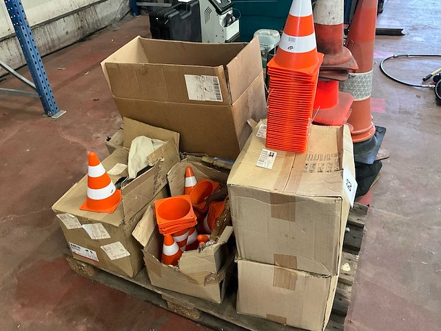 Partij diverse kegels (100x) - afbeelding 2 van  6