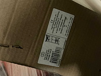 Partij diverse keramische tegels en plinten en meubels - afbeelding 9 van  24