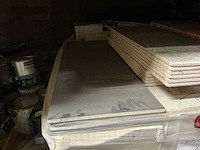 Partij diverse keramische tegels en plinten en meubels - afbeelding 16 van  24