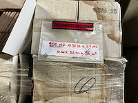 Partij diverse keramische tegels en plinten en meubels - afbeelding 18 van  24