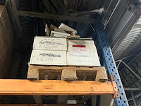 Partij diverse keramische tegels en plinten en meubels - afbeelding 19 van  24