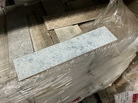 Partij diverse keramische tegels en plinten en meubels - afbeelding 21 van  24