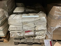 Partij diverse keramische tegels en plinten en meubels - afbeelding 22 van  24