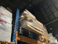 Partij diverse keramische tegels en plinten en meubels - afbeelding 24 van  24