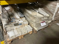 Partij diverse keramische tegels - afbeelding 1 van  12