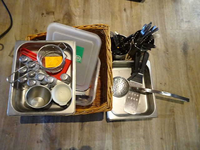 Partij diverse keukentoebehoren - afbeelding 1 van  3