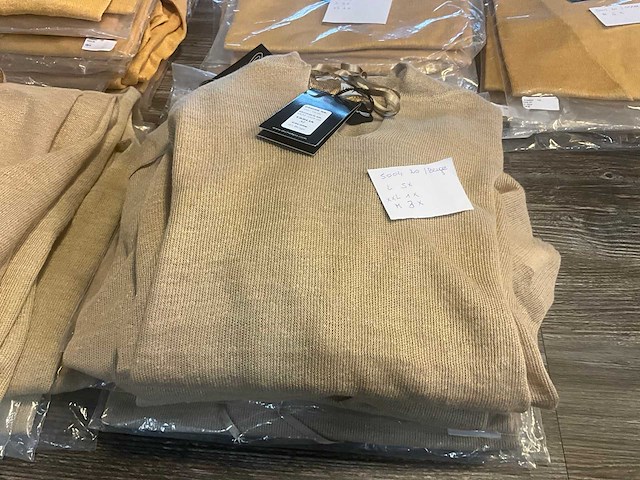 Partij diverse kledij waaronder archepitro - totaal circa 95 stuks - afbeelding 8 van  31