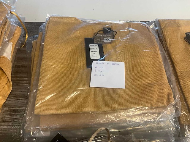Partij diverse kledij waaronder archepitro - totaal circa 95 stuks - afbeelding 9 van  31