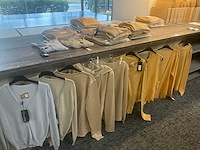 Partij diverse kledij waaronder archepitro - totaal circa 95 stuks - afbeelding 1 van  31