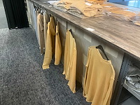 Partij diverse kledij waaronder archepitro - totaal circa 95 stuks - afbeelding 14 van  31