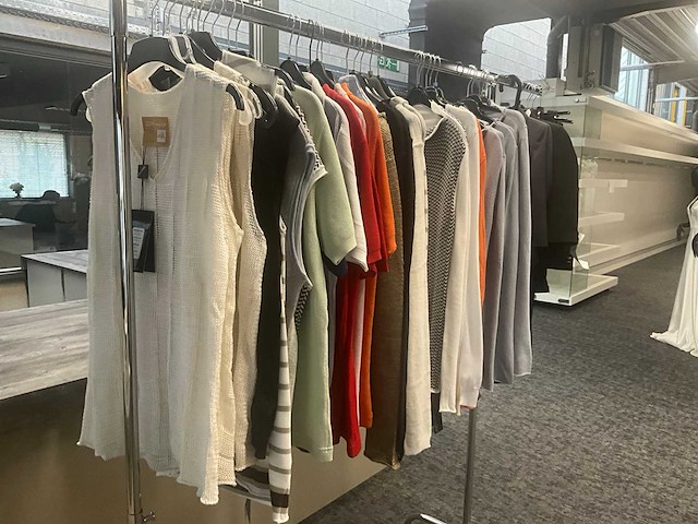 Partij diverse kledij waaronder archepitro - totaal circa 95 stuks - afbeelding 16 van  31