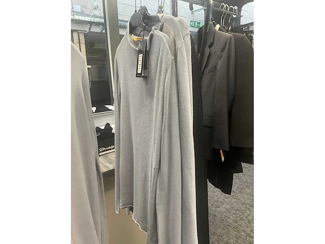 Partij diverse kledij waaronder archepitro - totaal circa 95 stuks - afbeelding 21 van  31