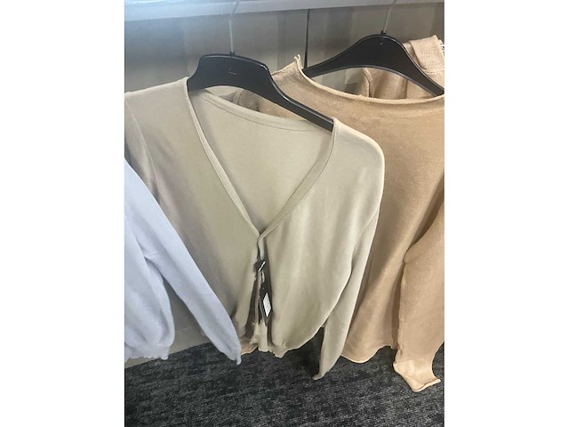 Partij diverse kledij waaronder archepitro - totaal circa 95 stuks - afbeelding 23 van  31